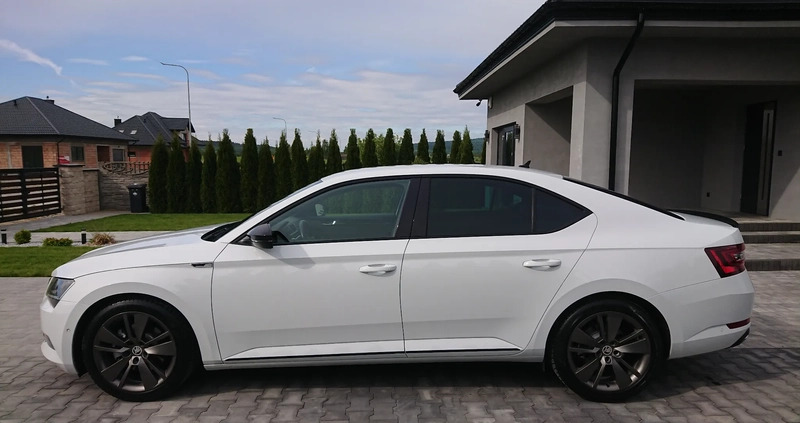 Skoda Superb cena 87000 przebieg: 222000, rok produkcji 2016 z Łobez małe 92
